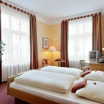 Hotel Taunus mit Hallenbad und Sauna