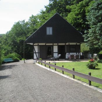 Berghaus in Alleinlage Westerwald – 3.000 qm eingezäunter Garten