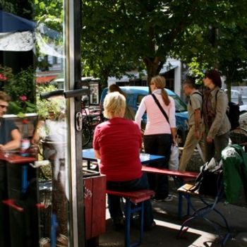 Vegan essen gehen Berlin mit Hund unterwegs